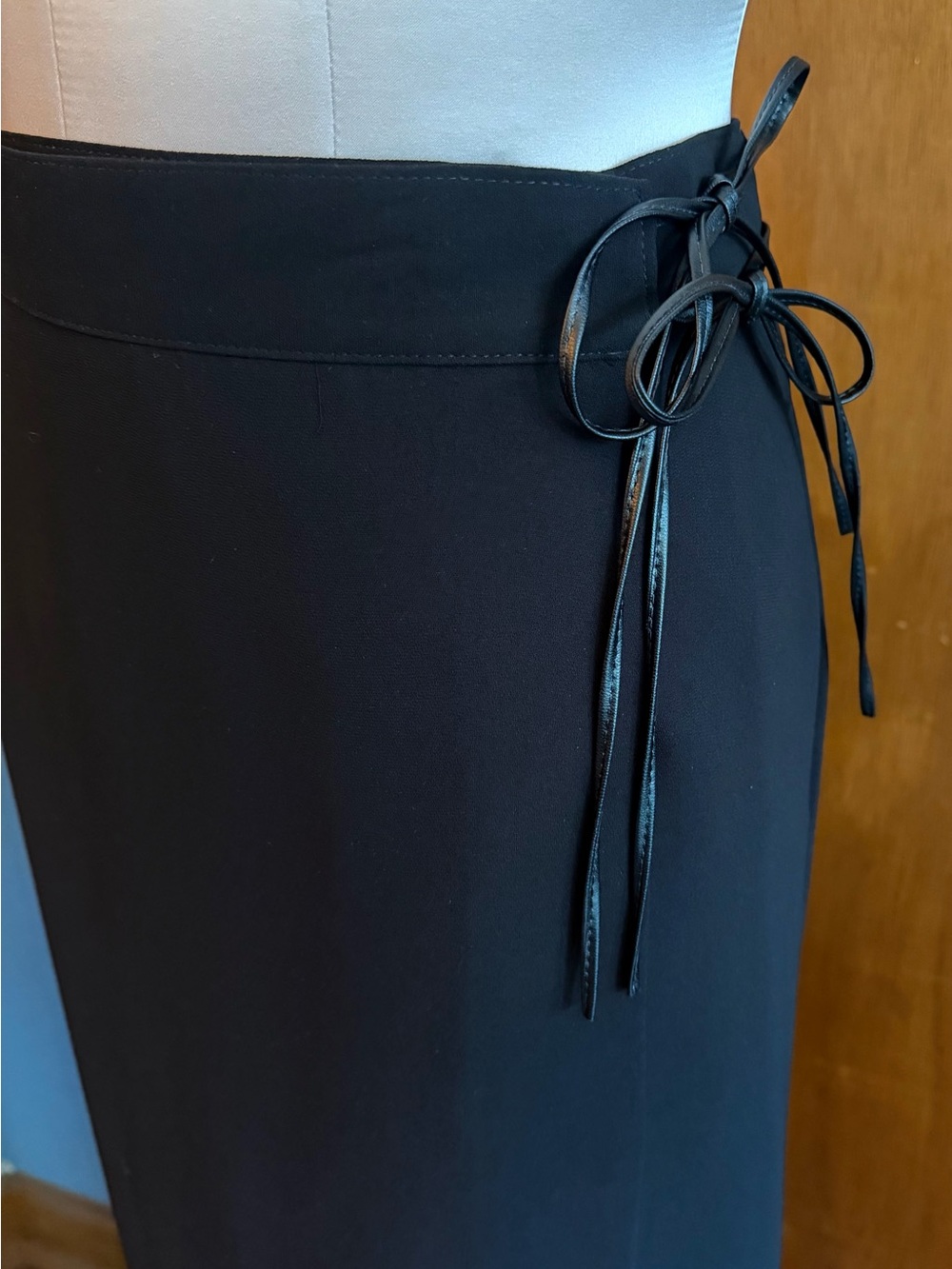 VTG Sport Collection Black midi wrap Pencil Skirt with Side Tie Detail - Picture 2 of 9